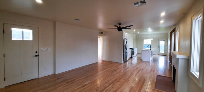 Foto del edificio - 2234 N Evergreen St