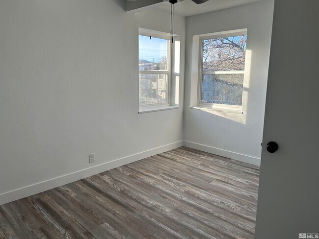 Building Photo - 590 Denslowe Dr