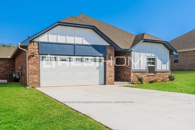 Building Photo - 1161B Lakeview Drive