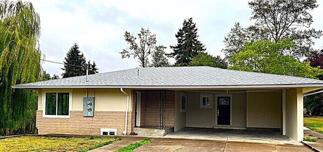 Foto del edificio - 405 NE Denver St