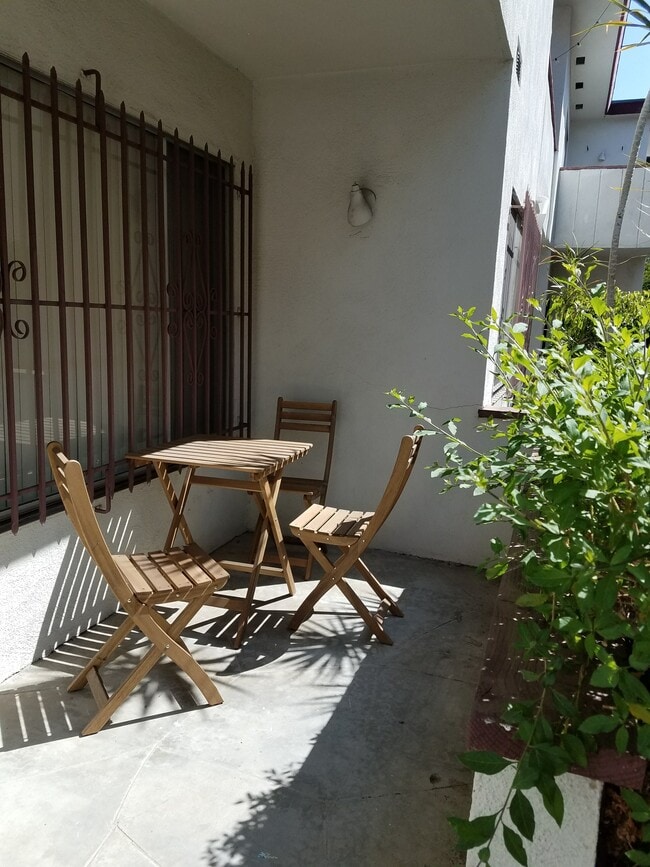 Building Photo - 3658 Military Ave