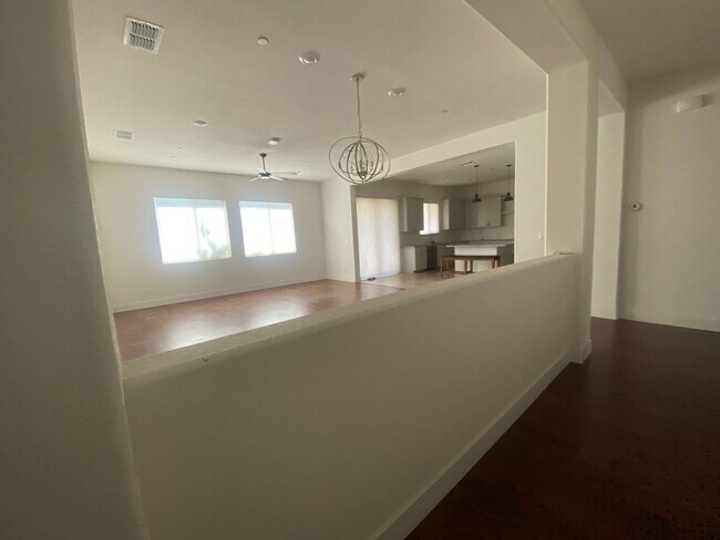 Foto del edificio - Beautiful 4 Bedroom Single Story Home in S...