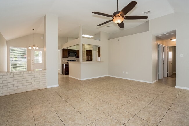 Foto del edificio - 19523 Lake Hollow Ln