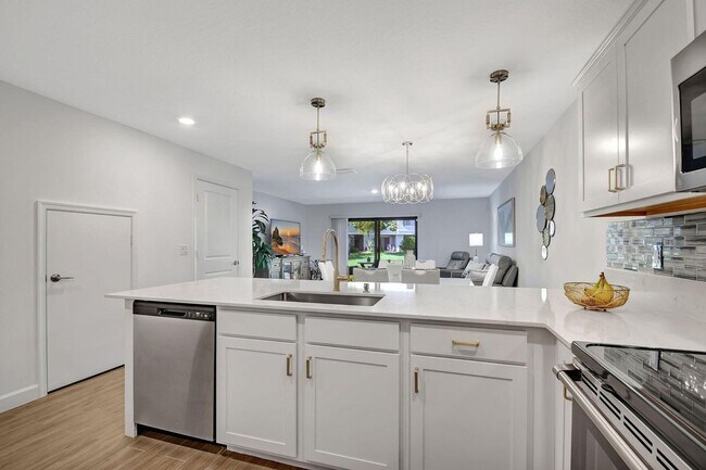 Building Photo - 6013 Woods Edge Cir