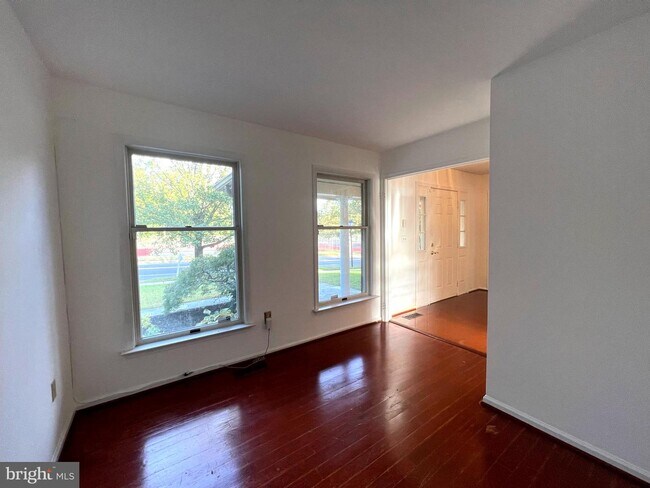 Building Photo - 1408 Golf Course Dr