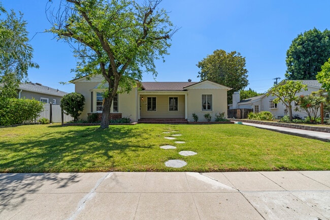 Building Photo - 4434 Tyrone Ave