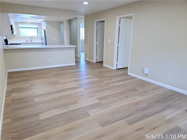 Building Photo - 2815 Blue Bonnet Dr