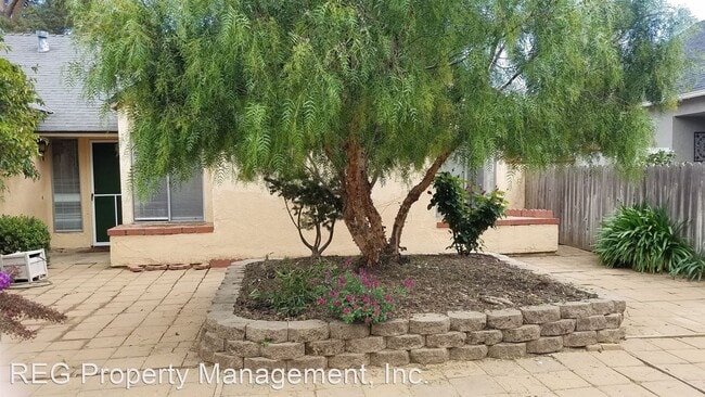 Building Photo - 3 br, 2 bath House - 1213 Laguna Lane