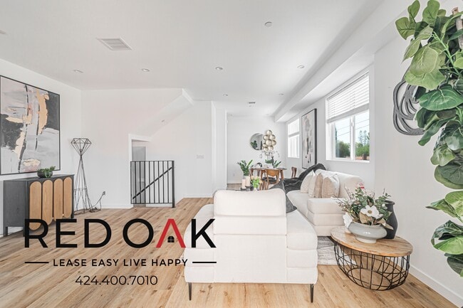 Building Photo - 11954 Vanowen St