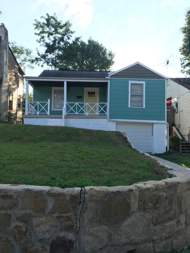 Primary Photo - 227 Green Oak Dr