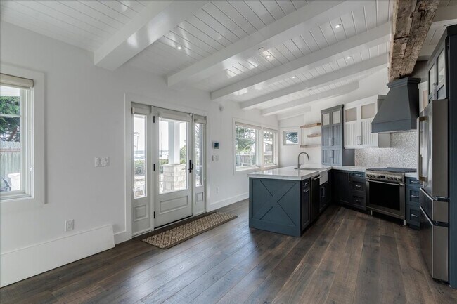 Building Photo - NEW Bay Front House - 1 bd, 1 ba, gated en...
