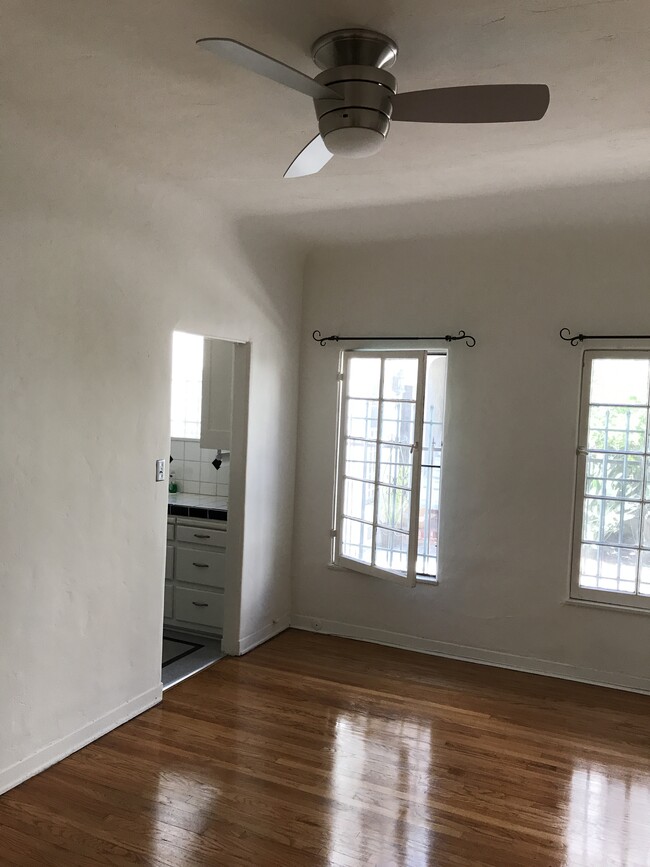 Foto del edificio - 8366 Blackburn Ave