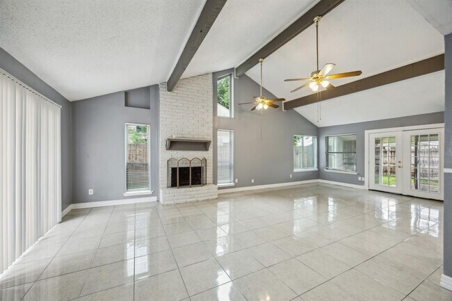 Building Photo - 515 Lynnwood Dr