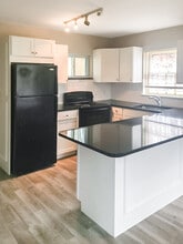 Building Photo - 1050 Trinity Ln