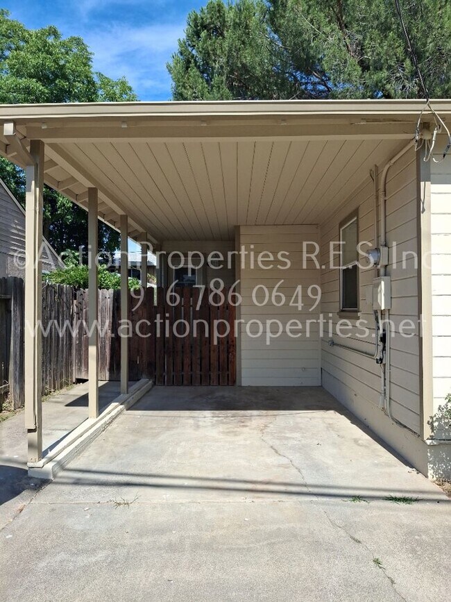 Building Photo - Charmingly Upgraded 3 Bedroom, 2 Bathroom ...