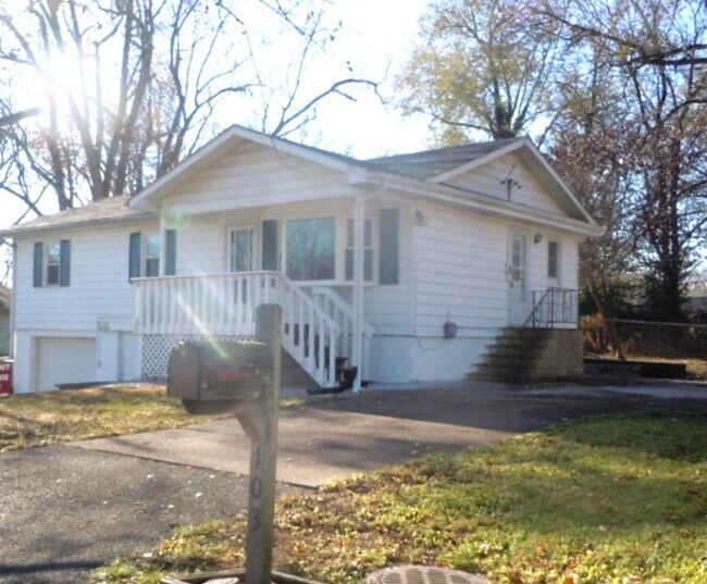 Building Photo - Three Bedroom Home with LL Family Room and...