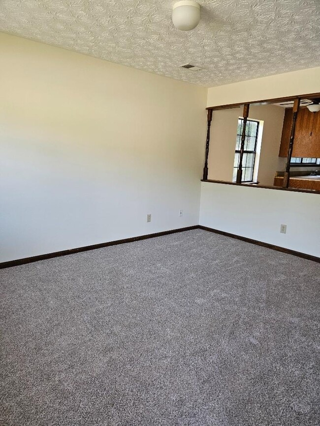 Building Photo - 215 Harper St