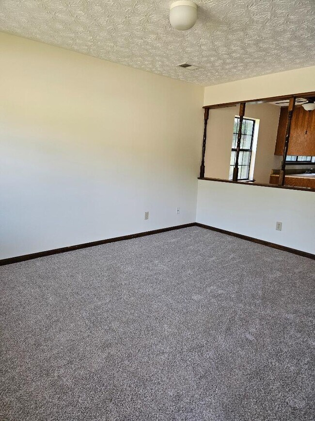 Building Photo - 221 Harper St