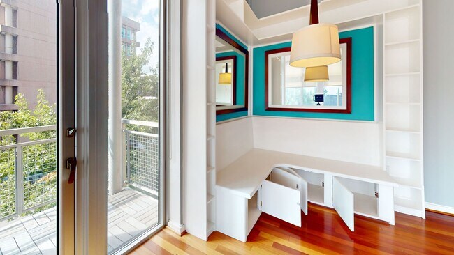Building Photo - Bright & Sunny Two Bedroom/Two Bathroom W/...