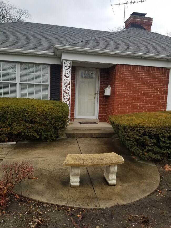 Foto del edificio - 1600 Glenview Rd