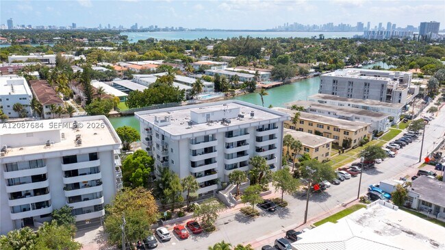 Foto del edificio - 130 S Shore Dr