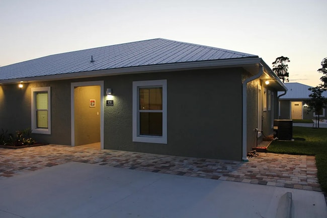 Building Photo - 926 NW Spruce Ridge Dr