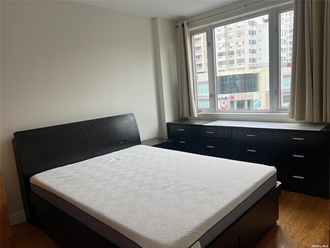Foto del edificio - 132-15 41st Ave