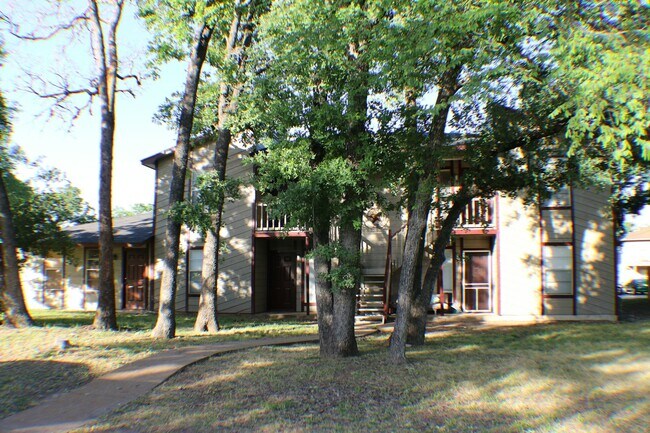 Foto del edificio - 2410 Bosque Drive, Unit C