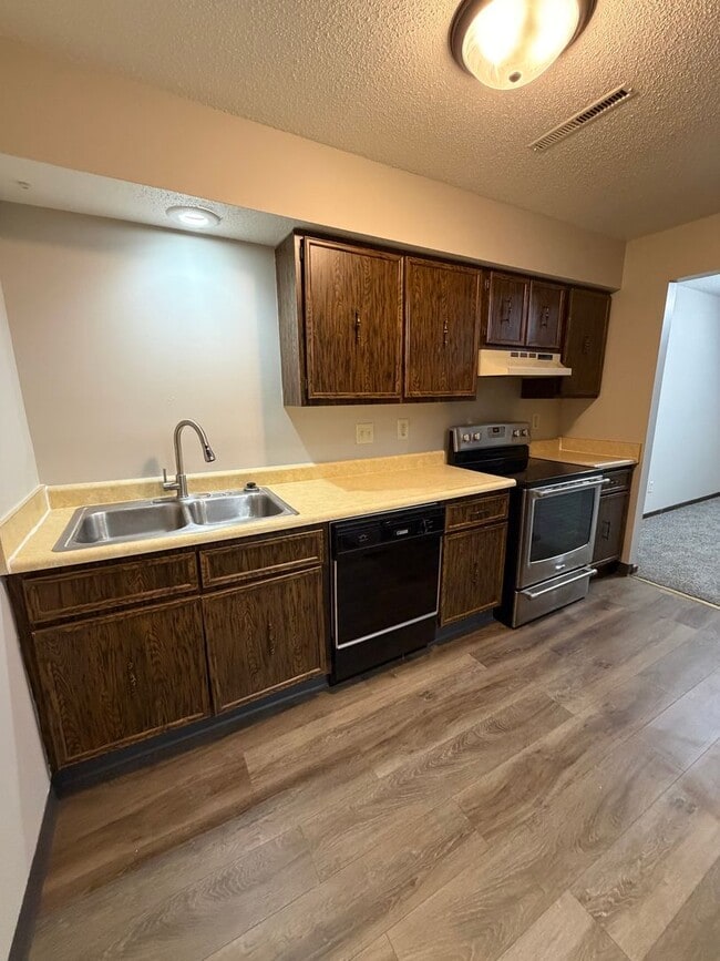 Foto del edificio - 3401 Blackhawk Rd