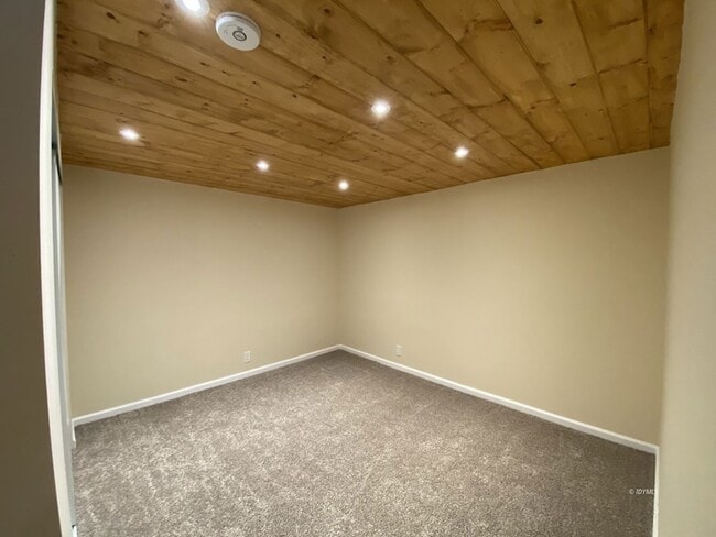 Building Photo - 54141 Pine Crest Ave