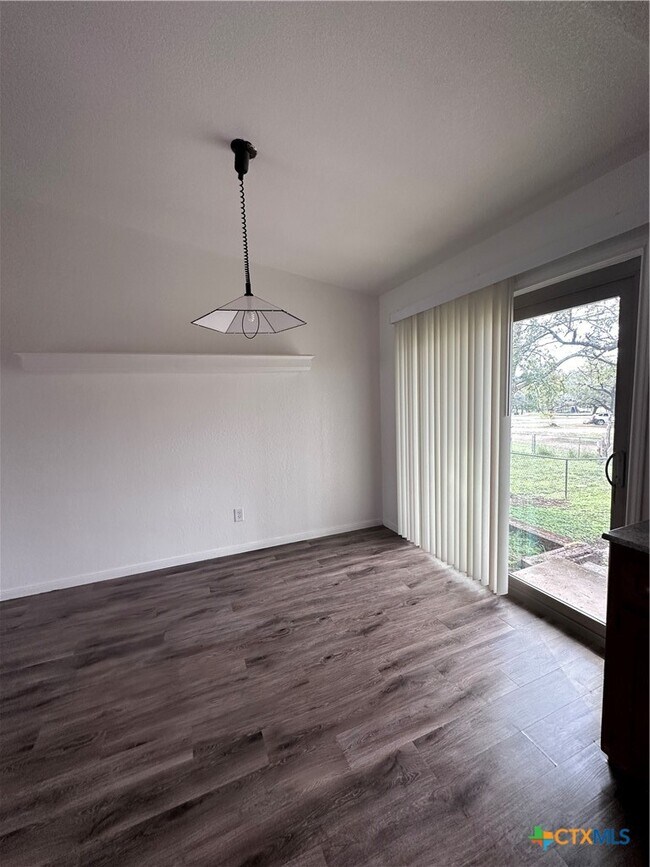 Foto del edificio - 1417 Janet Ln