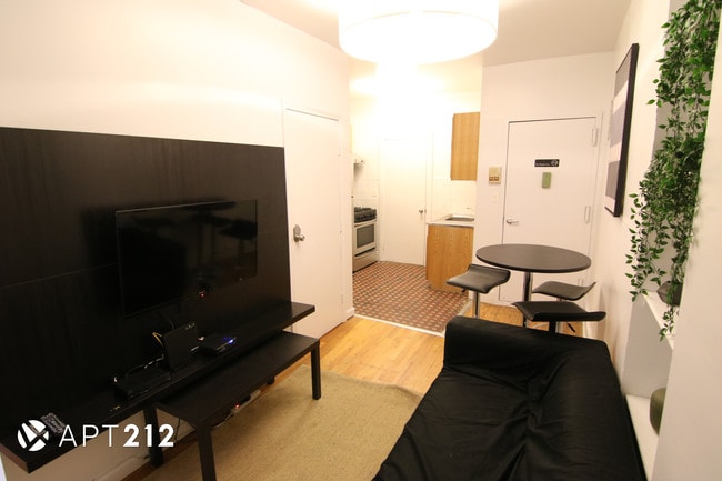 Building Photo - 285 Mott St