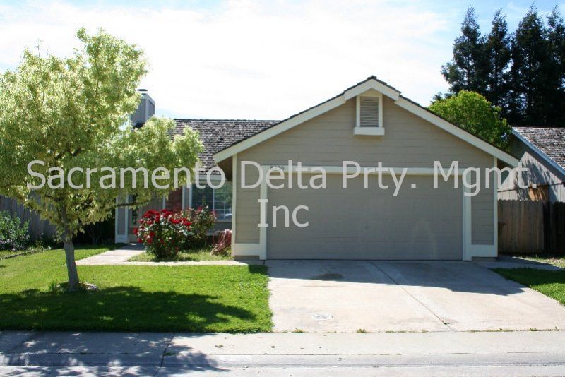 Primary Photo - 2 Bd 2 Ba Home with a Den!