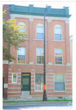 Building Photo - 1739 W Addison St