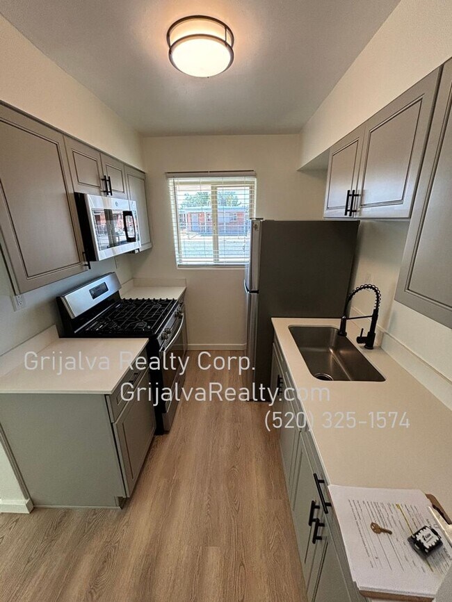 Foto del edificio - 4541 E 18th St