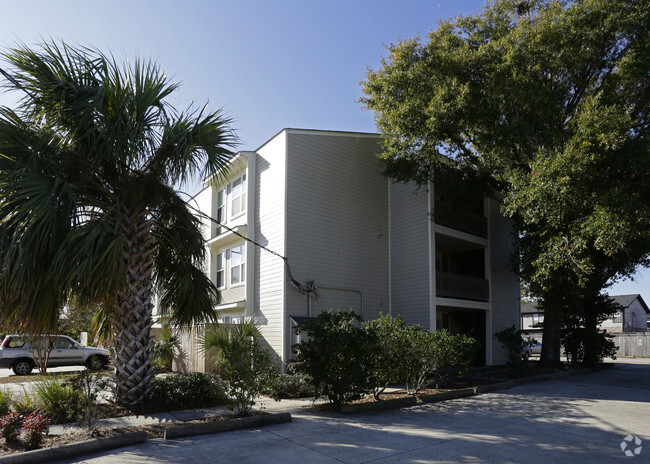 Building Photo - Napoleon Pointe