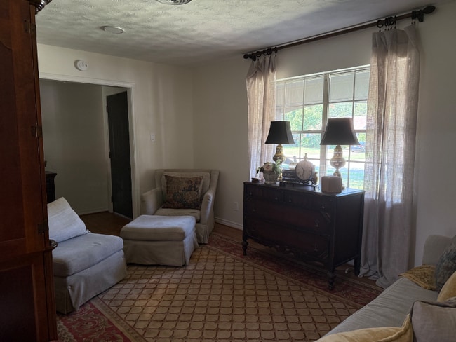 Building Photo - 105 S Weatherred Dr