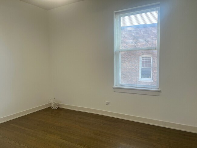 Building Photo - 7136 S Prairie Ave