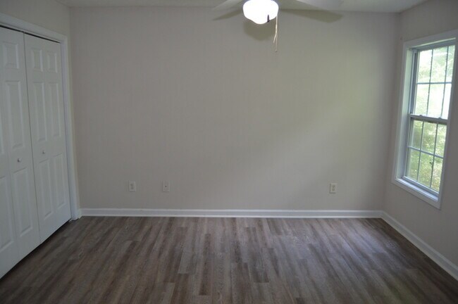 Foto del edificio - Available Now! Move in Ready!