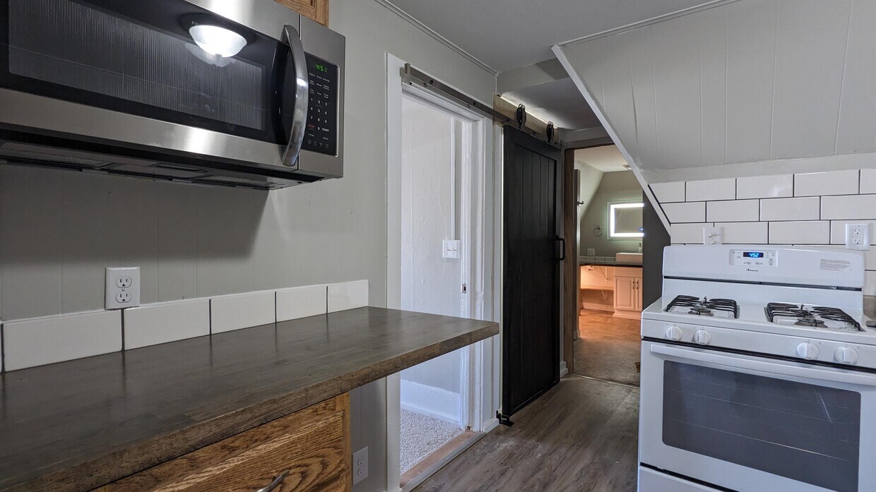 909 Hubbel St Unit 2, Kelley, IA 50134 Room for Rent in Kelley, IA