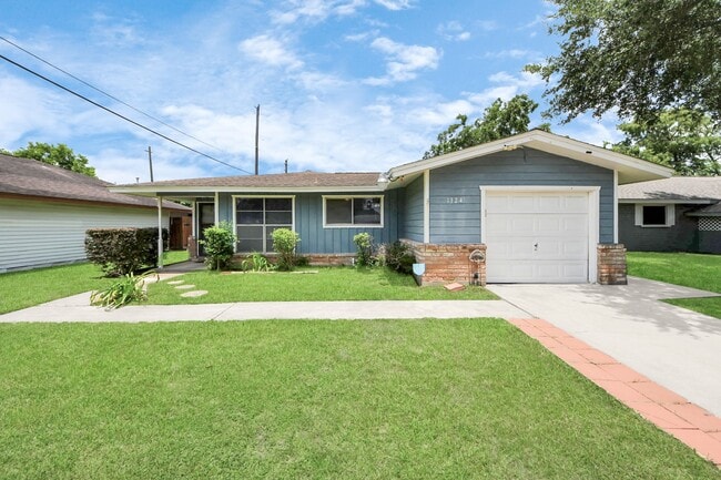 Building Photo - 1324 Bennett Dr