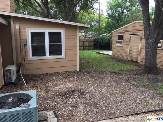 Building Photo - 936 Hideaway Cir