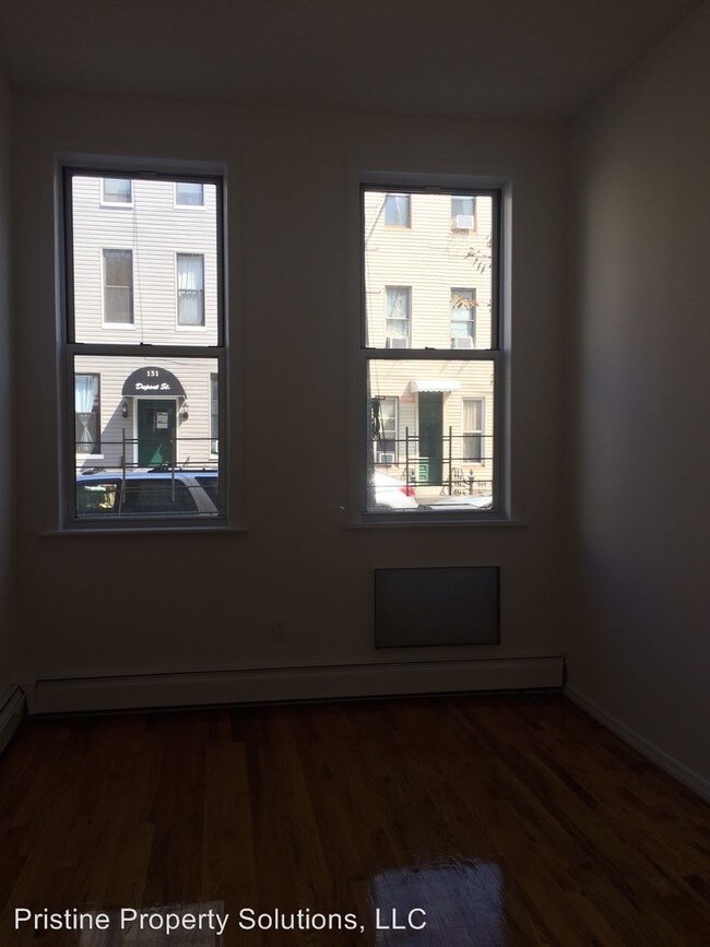 Building Photo - 152 Dupont St