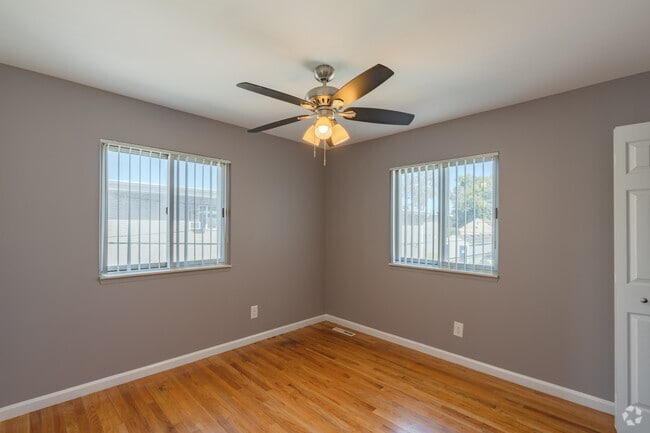 2BR, 1BA - 840SF - Second Bedroom - Philamer