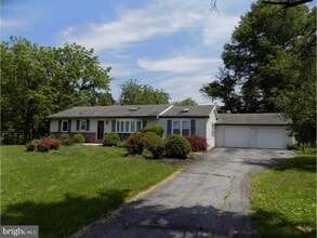 Building Photo - 3168 Middle Creek Rd