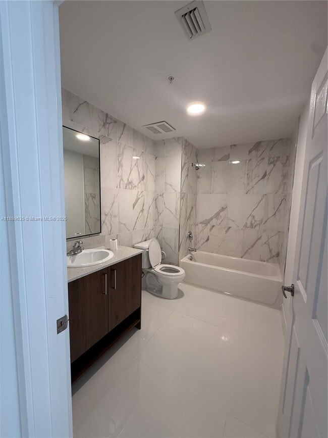 Foto del edificio - 10950 NW 82nd St