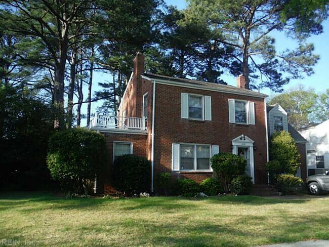 Building Photo - Larchmont