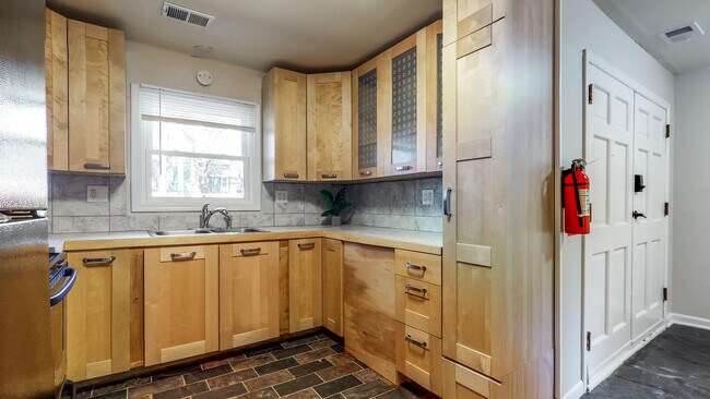 Foto del edificio - 4087 Creek Ct