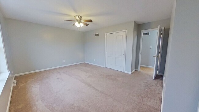 Foto del edificio - Move-In Ready 2BR Townhouse w/ Central AC & Off-Street Parking