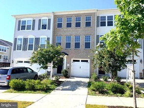 Building Photo - 438 Boxelder Dr